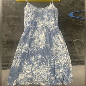 Woman’s old navy dress